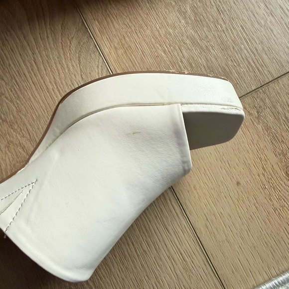Cushionaire Women's Cream Mules - Picture 3 of 8